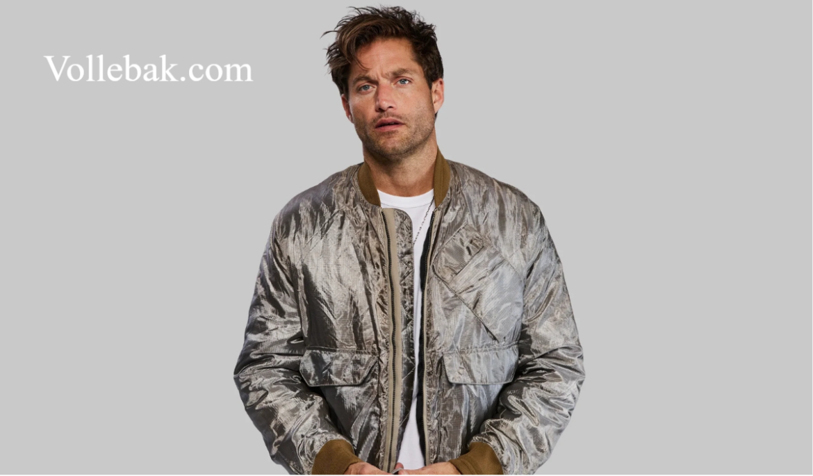Die Electromagnetic Shielding Bomber Jacke von Vollebak ist eine technische Innovation, die elektromagnetische Strahlung abschirmen soll.